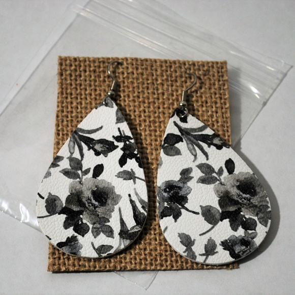 Grey Flower Leatherette Earrings - Picture 1 of 3